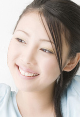 アイブレイスは矯正治療をしていることが外見からはまったくわかりません